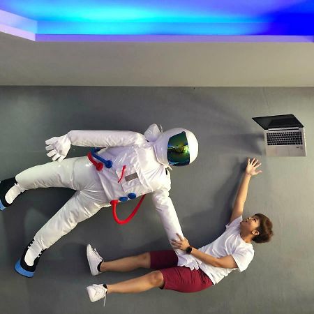 Met A Space Pod @ Asoke Бангкок Екстер'єр фото