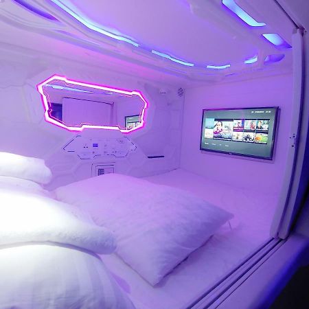Met A Space Pod @ Asoke Бангкок Екстер'єр фото