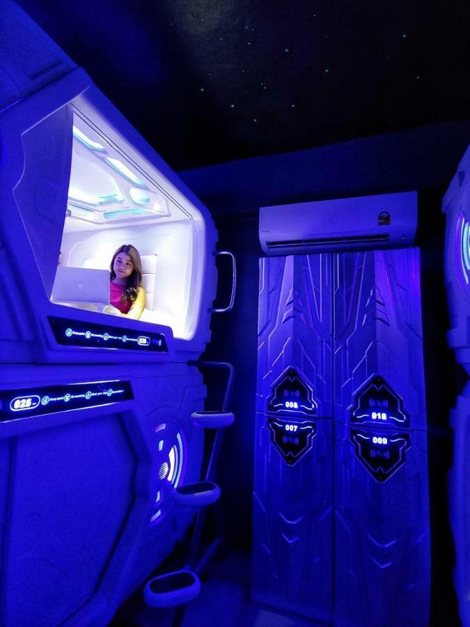 Met A Space Pod @ Asoke Бангкок Екстер'єр фото