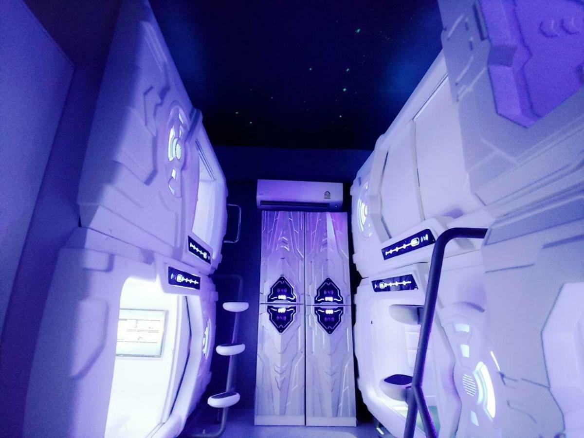 Met A Space Pod @ Asoke Бангкок Екстер'єр фото