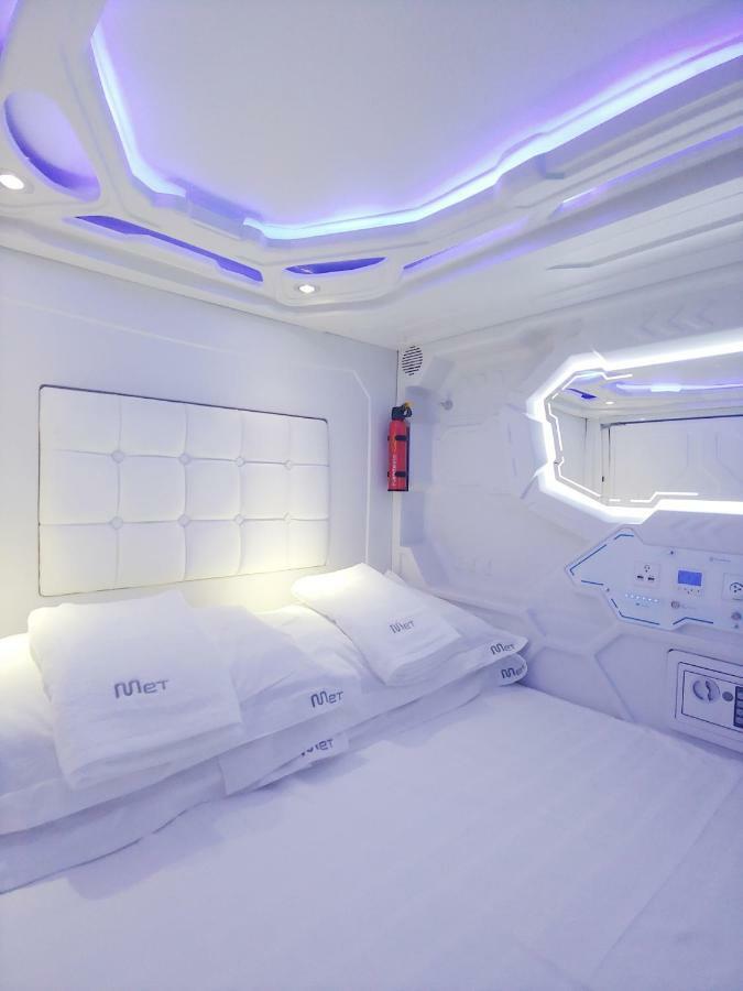 Met A Space Pod @ Asoke Бангкок Екстер'єр фото