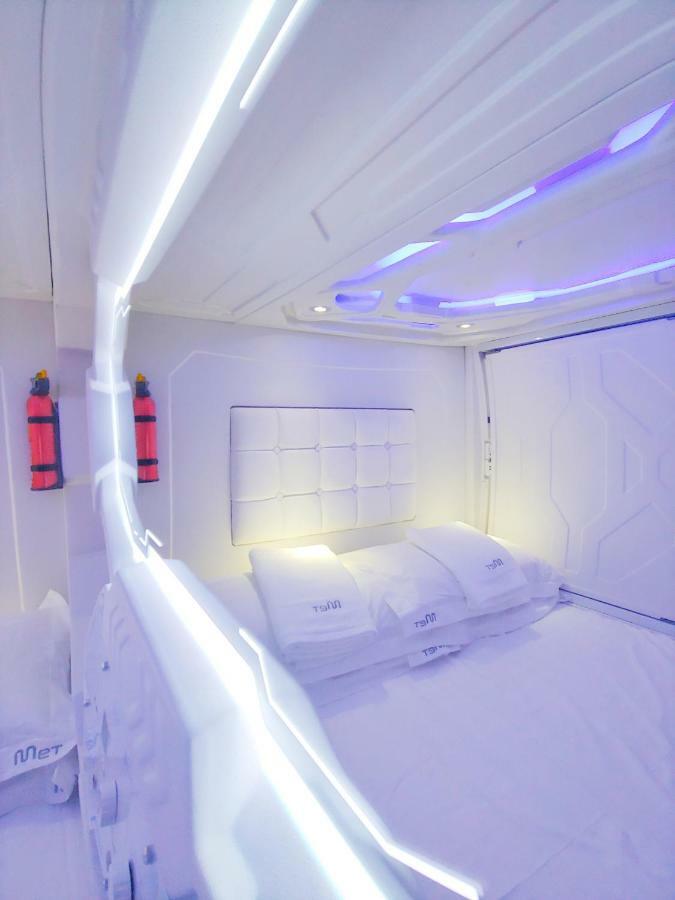Met A Space Pod @ Asoke Бангкок Екстер'єр фото